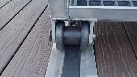 Aluminum Bearing Plates With Grooved Roller Assemblies