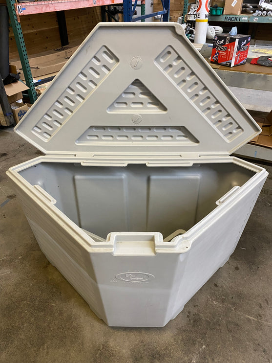 EZ DOCK CORNER DOCK BOX W/ GUSSET (USED)