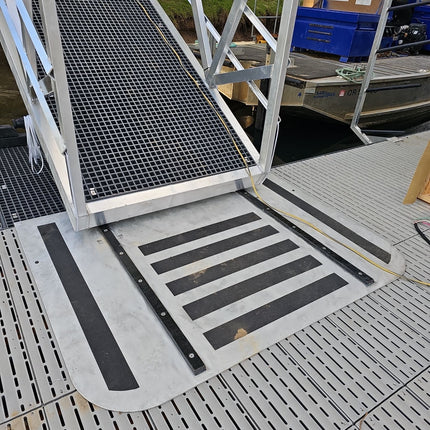 Aluminum Bearing Plates With Grooved Roller Assemblies