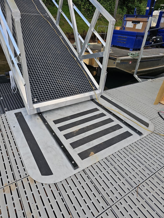 Aluminum Bearing Plates With Grooved Roller Assemblies