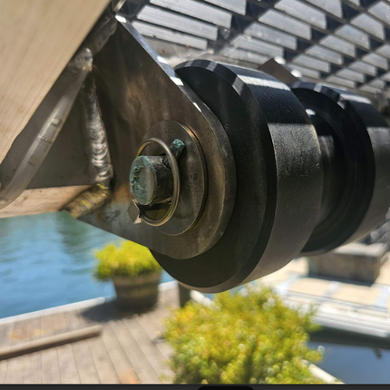 Aluminum Bearing Plates With Grooved Roller Assemblies