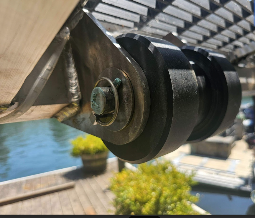 Aluminum Bearing Plates With Grooved Roller Assemblies