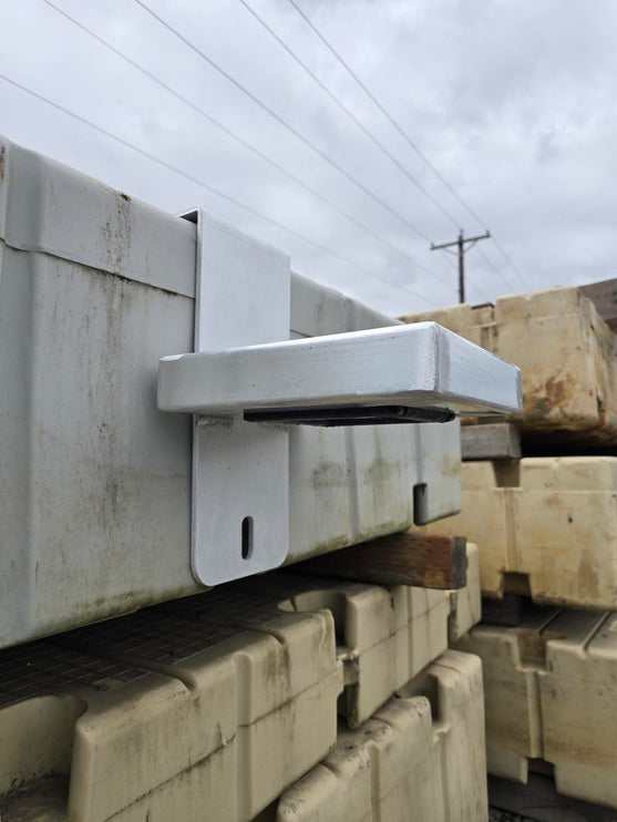 EZ DOCK  PILE BRACKET FOR 4X4" POST (INCLUDES EZ DOCK ATTACHMENT HARDWARE)