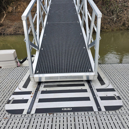 Aluminum Bearing Plates With Grooved Roller Assemblies