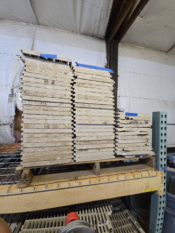 (USED) 1' X 4' TITAN DECK PANELS - BEIGE (62 PIECE PALLET)