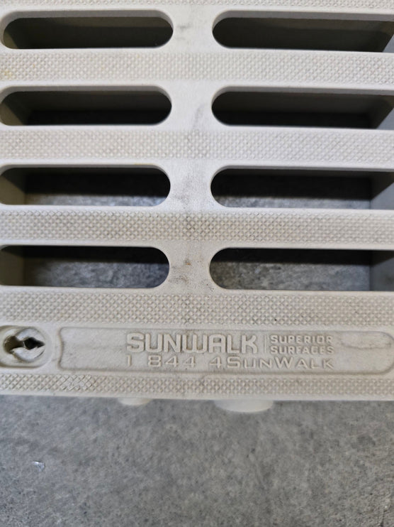 (USED) 1' X 4' SUNWALK 90 SERIES DECK PANELS - BEIGE (39 PIECE PALLET)