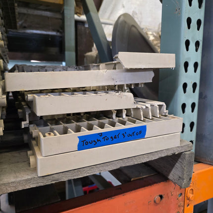 (USED) 1' X 4' SUNWALK 90 SERIES DECK PANELS - BEIGE (39 PIECE PALLET)