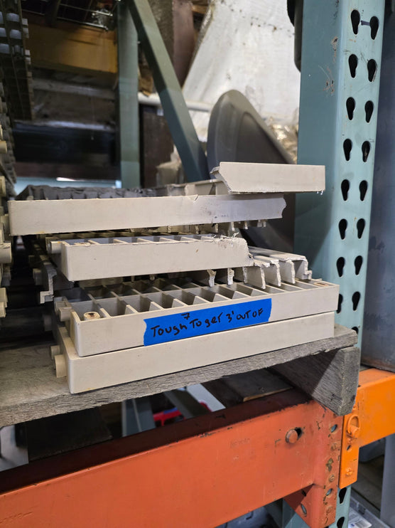 (USED) 1' X 4' SUNWALK 90 SERIES DECK PANELS - BEIGE (39 PIECE PALLET)