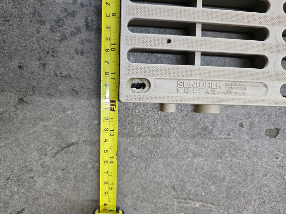 (USED) 1' X 4' SUNWALK 90 SERIES DECK PANELS - BEIGE (39 PIECE PALLET)