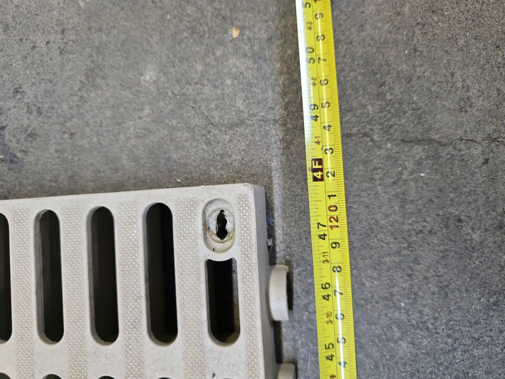 (USED) 1' X 4' SUNWALK 90 SERIES DECK PANELS - BEIGE (39 PIECE PALLET)