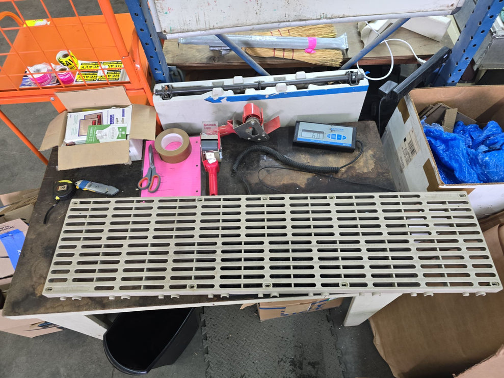 (USED) 1' X 4' SUNWALK 90 SERIES DECK PANELS - BEIGE (39 PIECE PALLET)