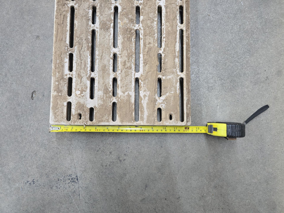 (USED) 1' X 4' TITAN DECK PANELS - BEIGE (62 PIECE PALLET)