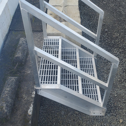 Aluminum Stairs & Ship Ladders 24"