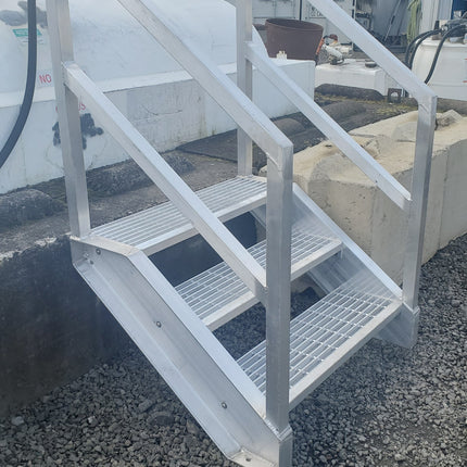 Aluminum Stairs & Ship Ladders 24"