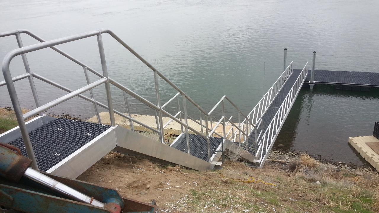 Aluminum Stairs & Ship Ladders 24"