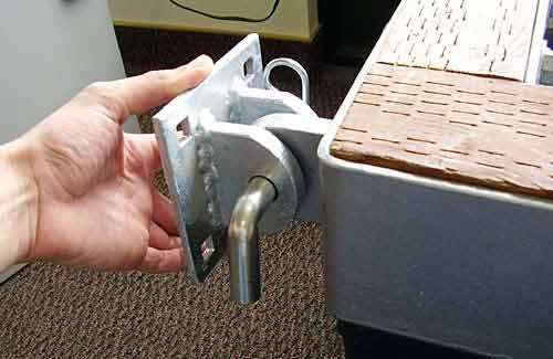 Dock Hardware – Outside Corner Male